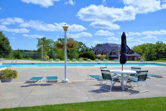 588 Geneva National AVENUE N, Lake Geneva, WI 53147