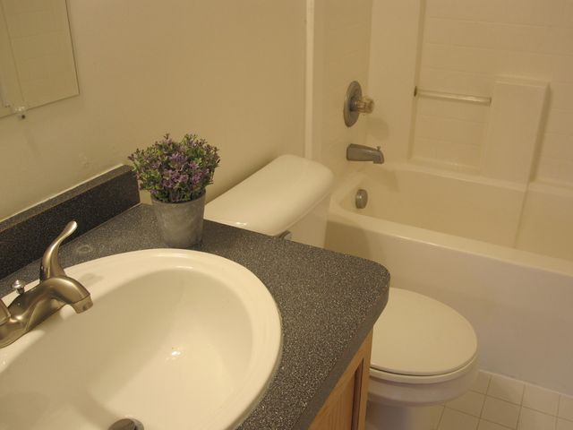 3055 Barclay Way, Ann Arbor, MI 48105