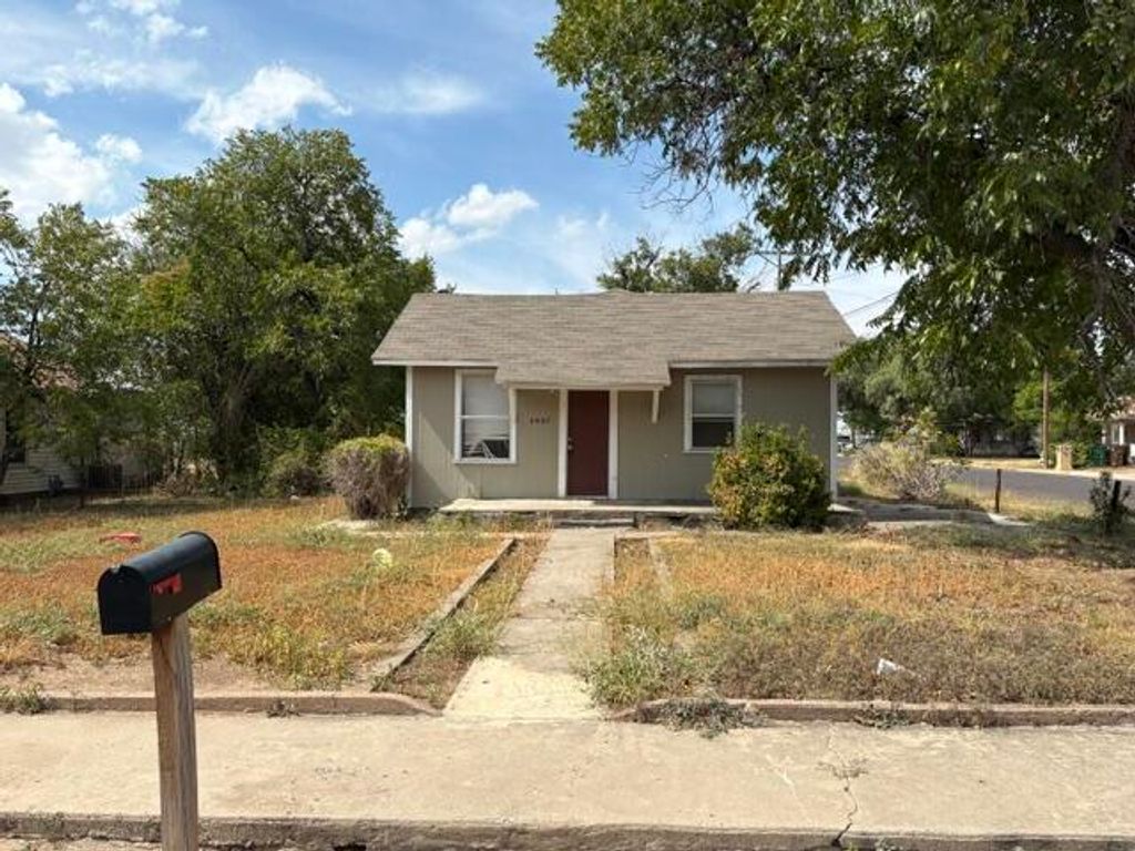 Image 1 of property listing at 2927 N Irving Street, San Angelo, TX 76903