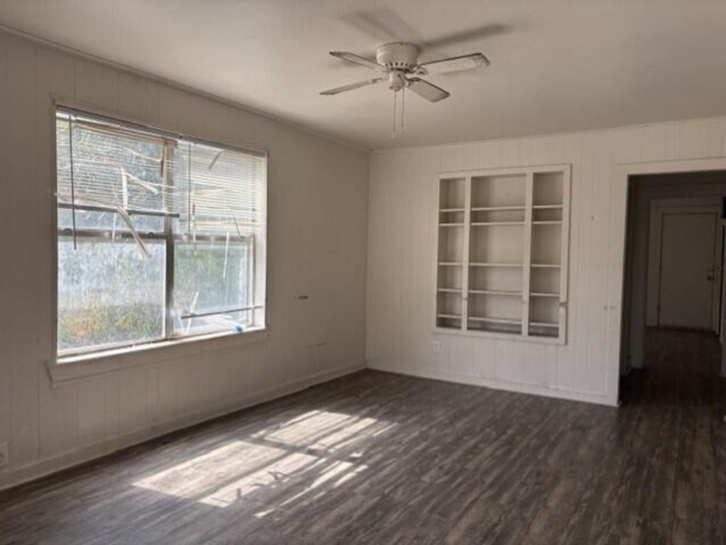 Image 3 of property listing at 2927 N Irving Street, San Angelo, TX 76903