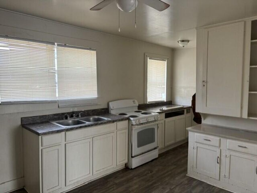 Image 4 of property listing at 2927 N Irving Street, San Angelo, TX 76903
