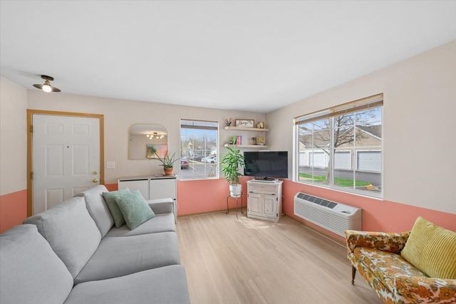 1624 Mcclure Road 1624, Aurora, IL 60505