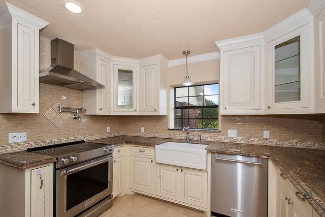602 Cedar Creek Drive, Needville, TX 77461