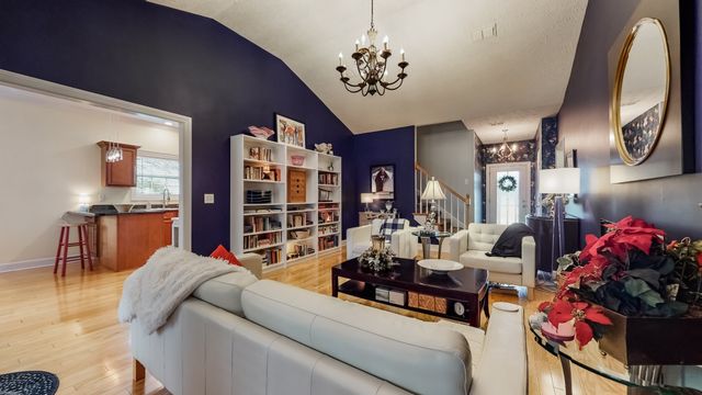 1815 Potters Ct, Murfreesboro, TN 37128