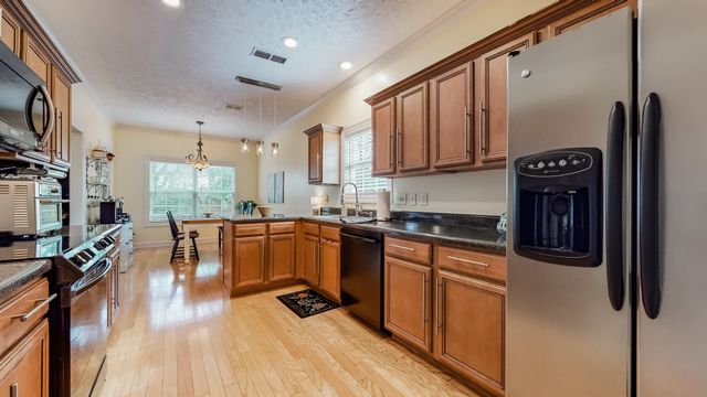1815 Potters Ct, Murfreesboro, TN 37128