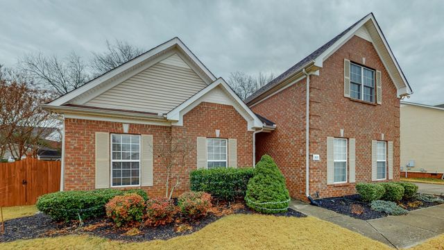 1815 Potters Ct, Murfreesboro, TN 37128