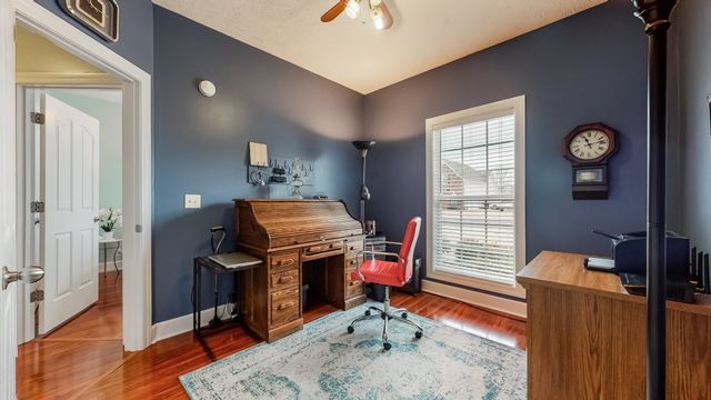 1815 Potters Ct, Murfreesboro, TN 37128