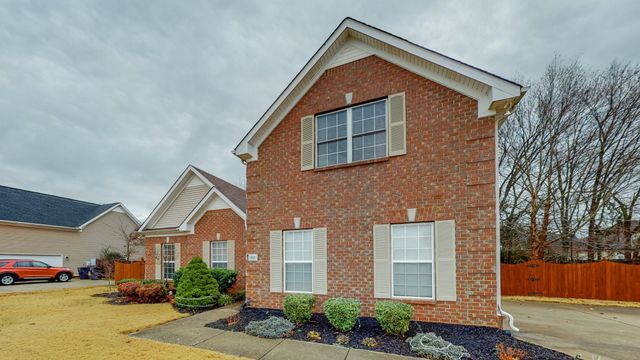 1815 Potters Ct, Murfreesboro, TN 37128