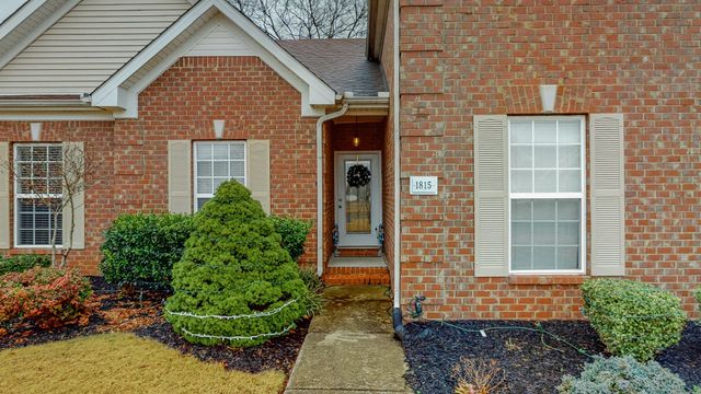 1815 Potters Ct, Murfreesboro, TN 37128