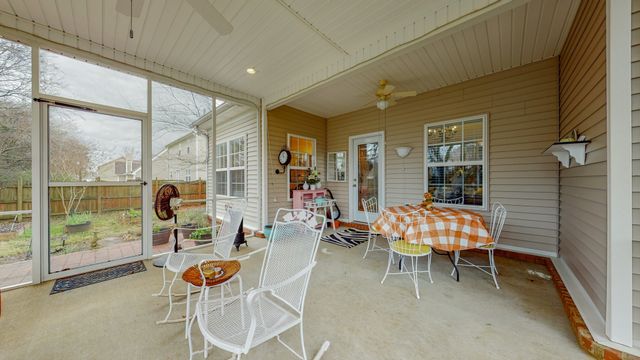 1815 Potters Ct, Murfreesboro, TN 37128