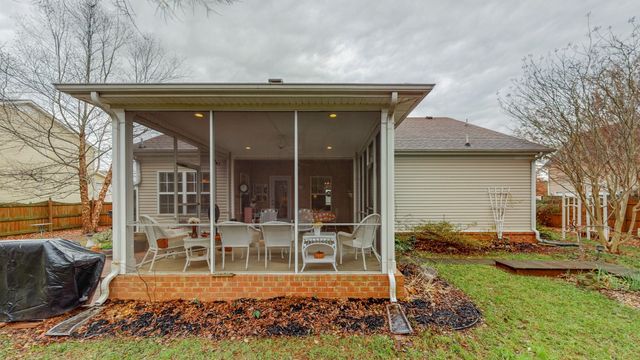 1815 Potters Ct, Murfreesboro, TN 37128