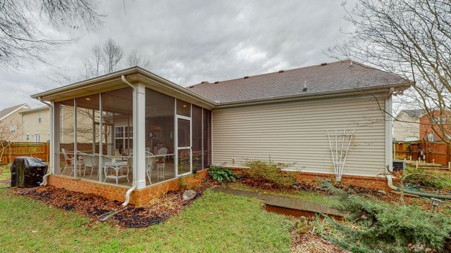 1815 Potters Ct, Murfreesboro, TN 37128