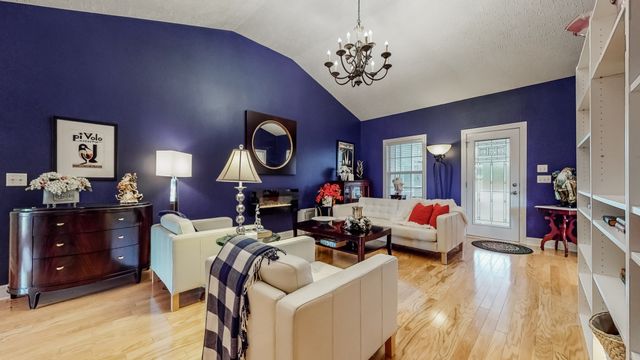 1815 Potters Ct, Murfreesboro, TN 37128