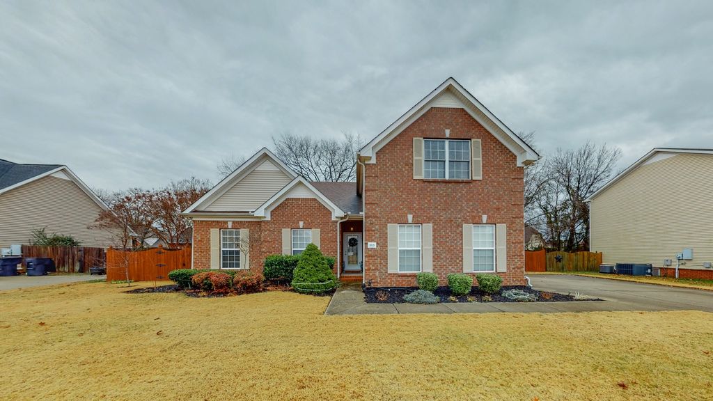 1815 Potters Ct, Murfreesboro, TN 37128