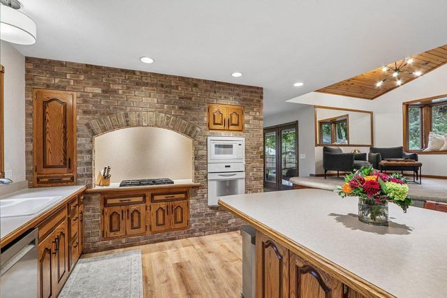 121 Saeger AVENUE, Oconomowoc, WI 53066