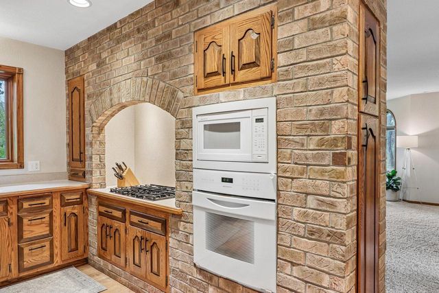 121 Saeger AVENUE, Oconomowoc, WI 53066