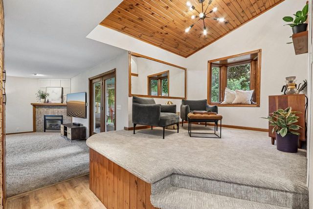 121 Saeger AVENUE, Oconomowoc, WI 53066