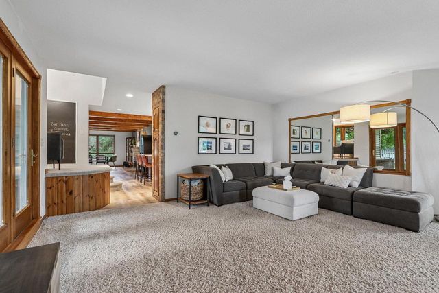 121 Saeger AVENUE, Oconomowoc, WI 53066