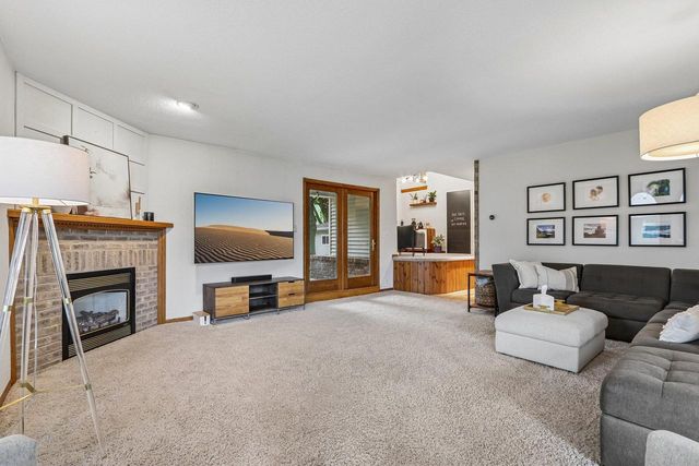 121 Saeger AVENUE, Oconomowoc, WI 53066
