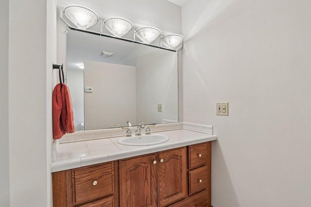 121 Saeger AVENUE, Oconomowoc, WI 53066