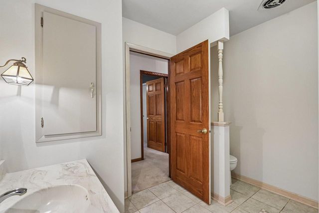 121 Saeger AVENUE, Oconomowoc, WI 53066