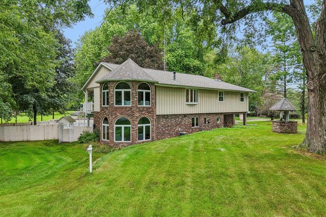 121 Saeger AVENUE, Oconomowoc, WI 53066