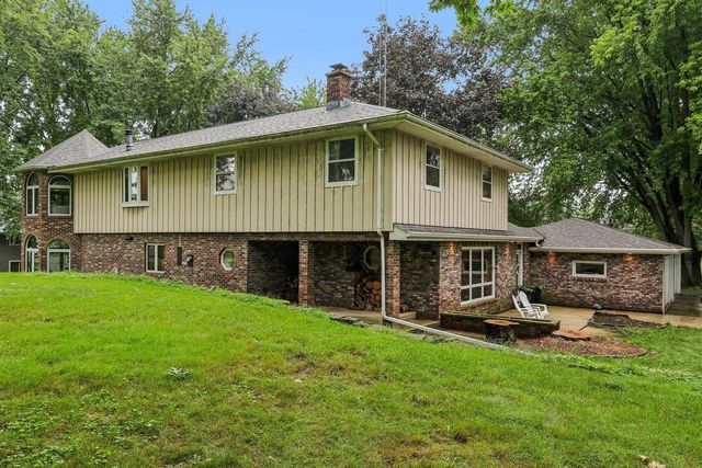 121 Saeger AVENUE, Oconomowoc, WI 53066