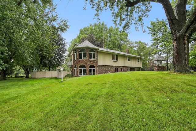 121 Saeger AVENUE, Oconomowoc, WI 53066
