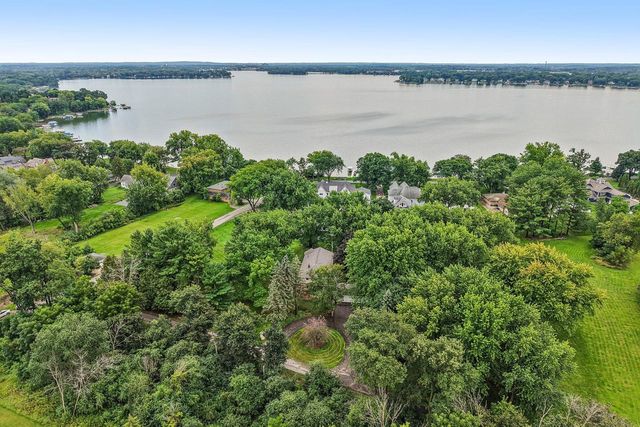 121 Saeger AVENUE, Oconomowoc, WI 53066