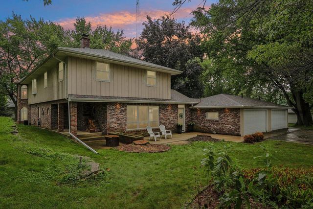 121 Saeger AVENUE, Oconomowoc, WI 53066