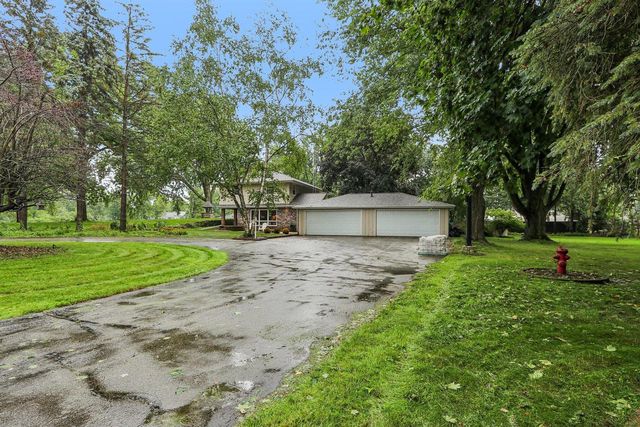 121 Saeger AVENUE, Oconomowoc, WI 53066