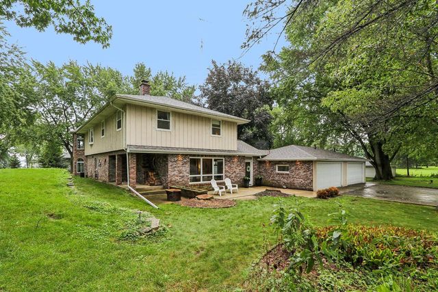 121 Saeger AVENUE, Oconomowoc, WI 53066