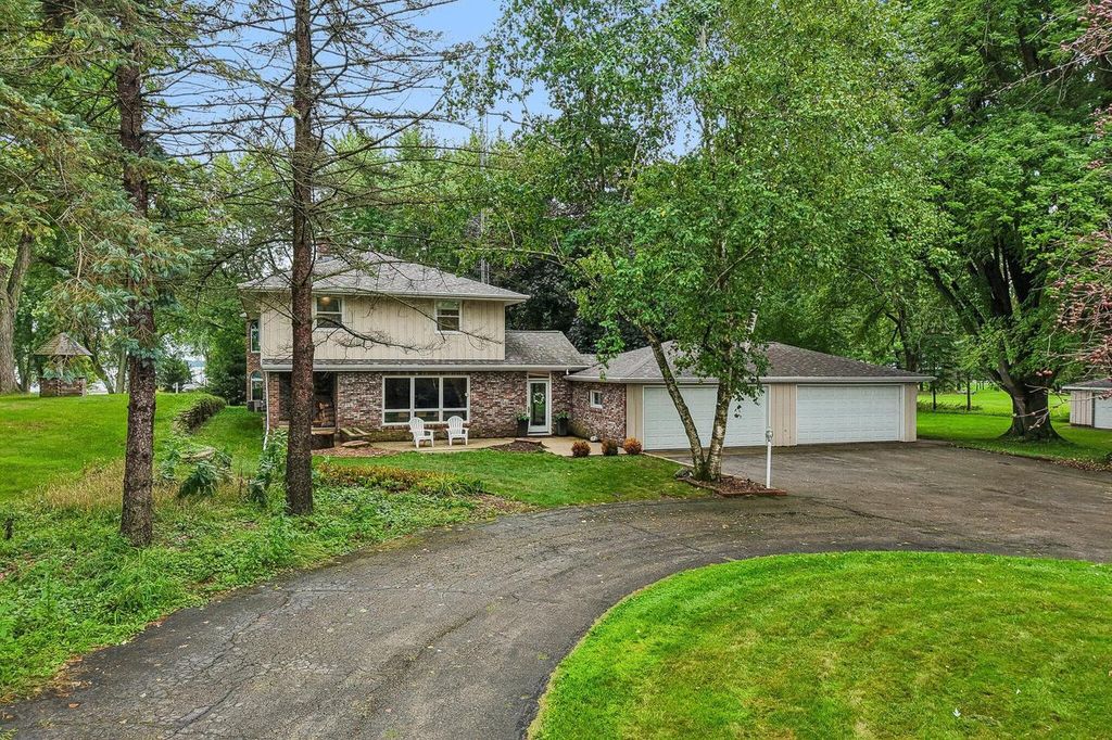 121 Saeger AVENUE, Oconomowoc, WI 53066