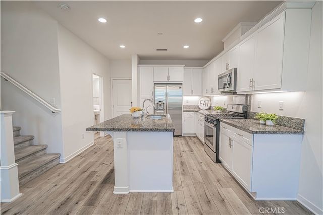 28706 Jardineras Dr, Valencia, CA 91354