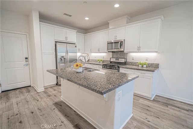 28706 Jardineras Dr, Valencia, CA 91354