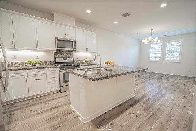 28706 Jardineras Dr, Valencia, CA 91354