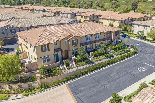 28706 Jardineras Dr, Valencia, CA 91354