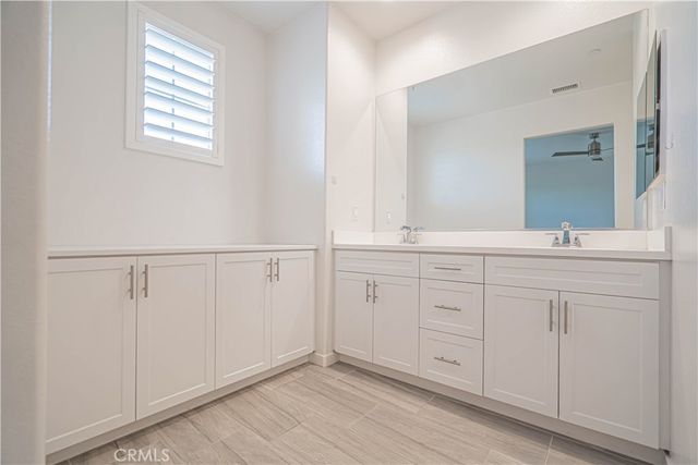 28706 Jardineras Dr, Valencia, CA 91354