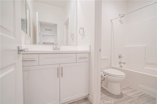 28706 Jardineras Dr, Valencia, CA 91354