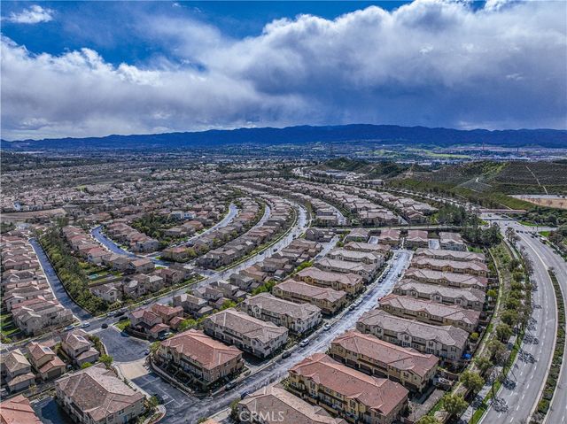 28706 Jardineras Dr, Valencia, CA 91354