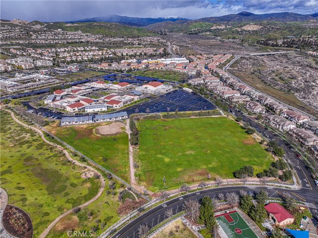 28706 Jardineras Dr, Valencia, CA 91354