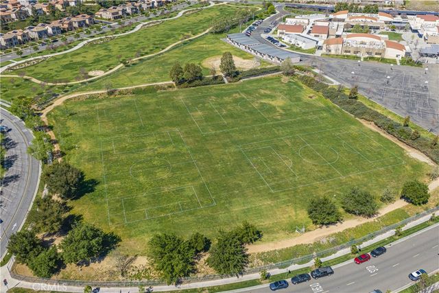 28706 Jardineras Dr, Valencia, CA 91354