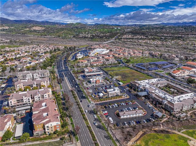 28706 Jardineras Dr, Valencia, CA 91354