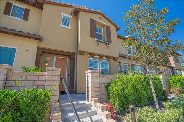 28706 Jardineras Dr, Valencia, CA 91354