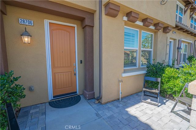 28706 Jardineras Dr, Valencia, CA 91354