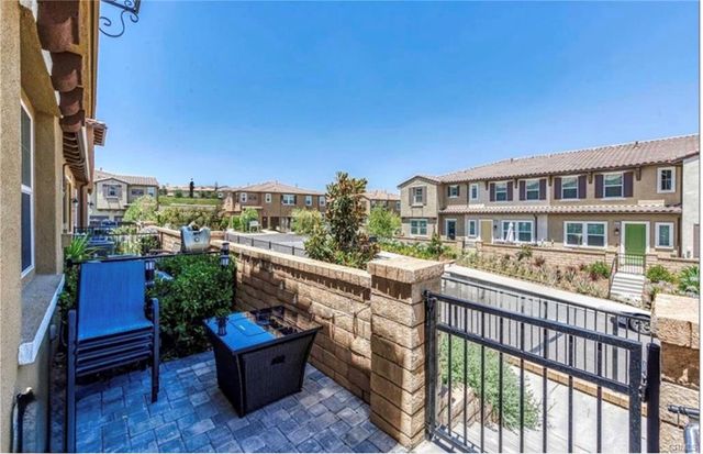 28706 Jardineras Dr, Valencia, CA 91354