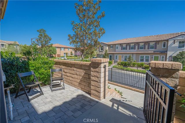 28706 Jardineras Dr, Valencia, CA 91354