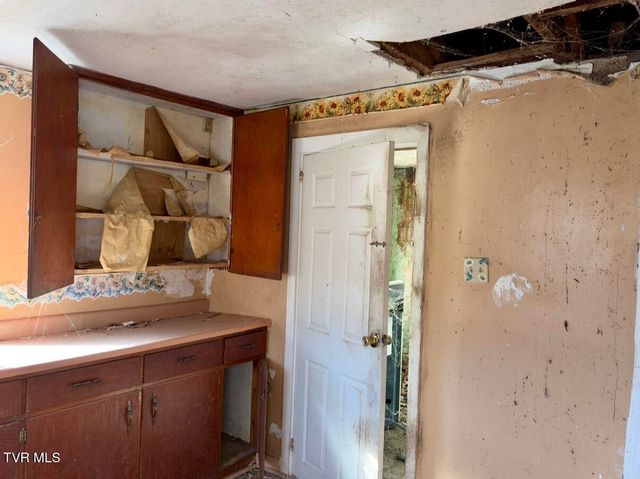 1404 Merrywood Drive, Johnson City, TN 37604