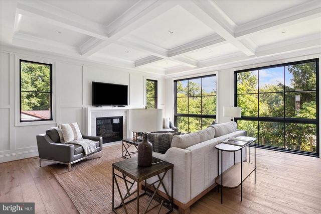 4048 21ST ST N, Arlington, VA 22207