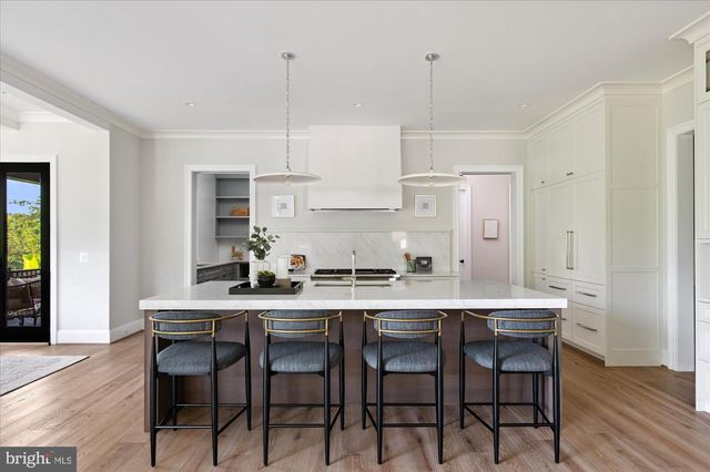 4048 21ST ST N, Arlington, VA 22207